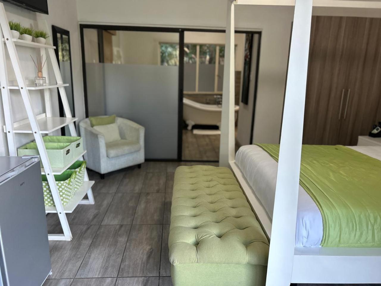 Calla Lily Guesthouse Mbombela Exterior foto