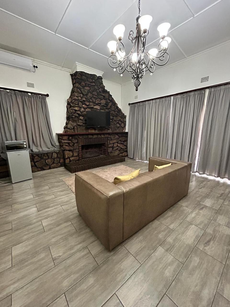 Calla Lily Guesthouse Mbombela Exterior foto